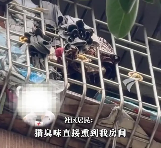 楼道内脏乱不堪