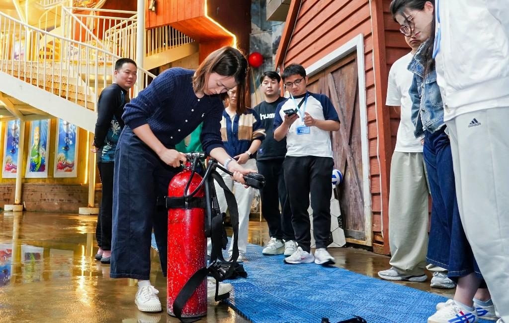 给海豚做B超、给企鹅验血！西安这场研学火了，五一遛娃先收藏