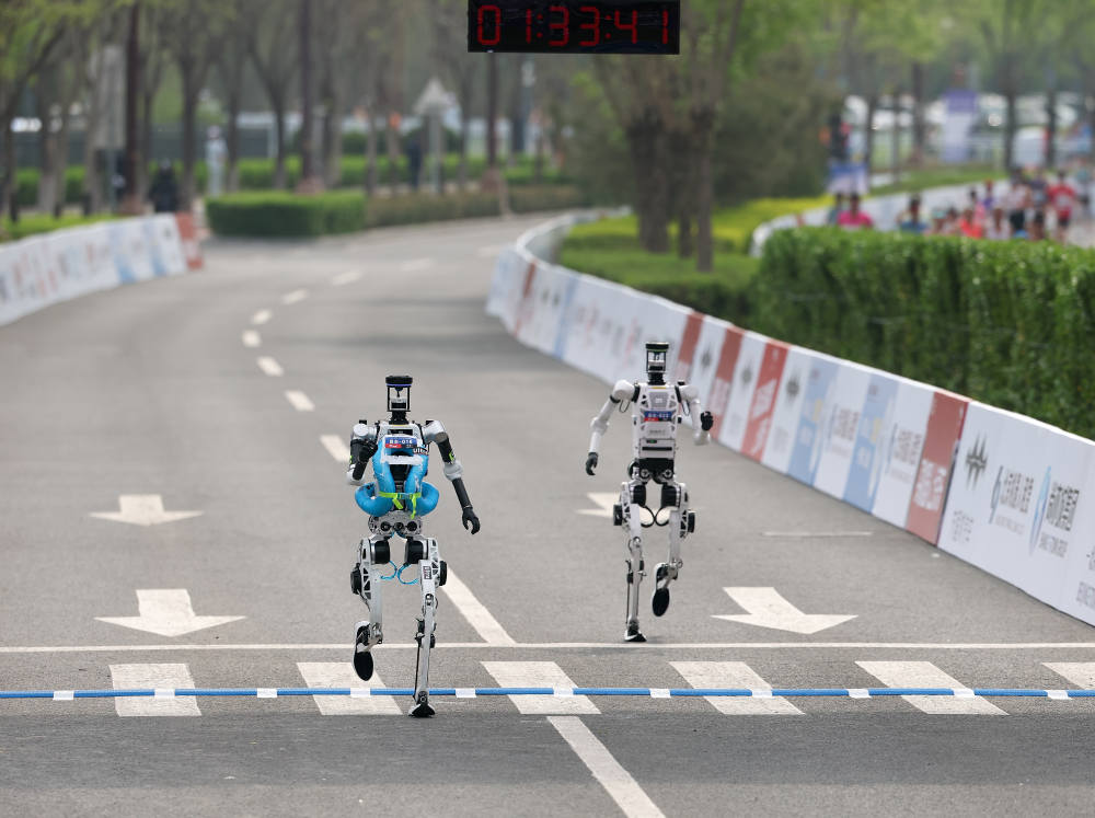 50万小时 vs 1亿小时！人形机器人闹饥荒，AI最强赛道卡在哪