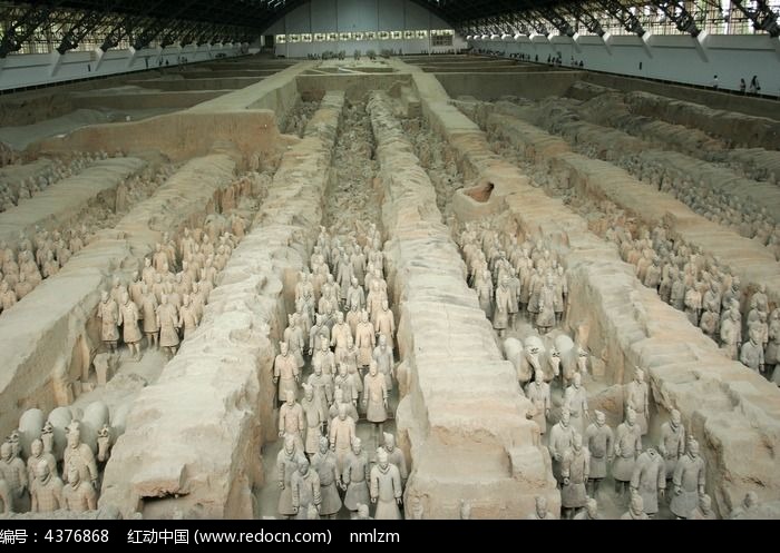 一镢头刨出世界第八大奇迹：西安临潼农民杨志发与兵马俑的半世传奇，从七角二分到克林顿握手