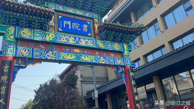 书院门最后一位拓片老人守了四十年石碑，他说每一笔都是和古人对话&mdash;&mdash;西安这条不到五百米的老街，藏着整座长安城的文脉密码！