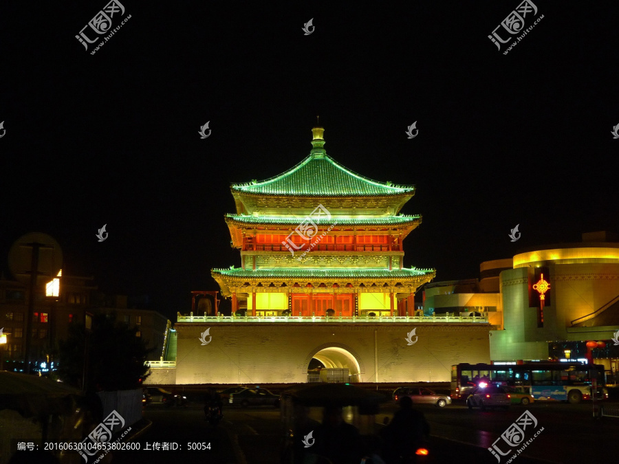 钟楼下的万年传说：那条被铁链锁住的地下蛟龙，与西安城六百年的守护故事