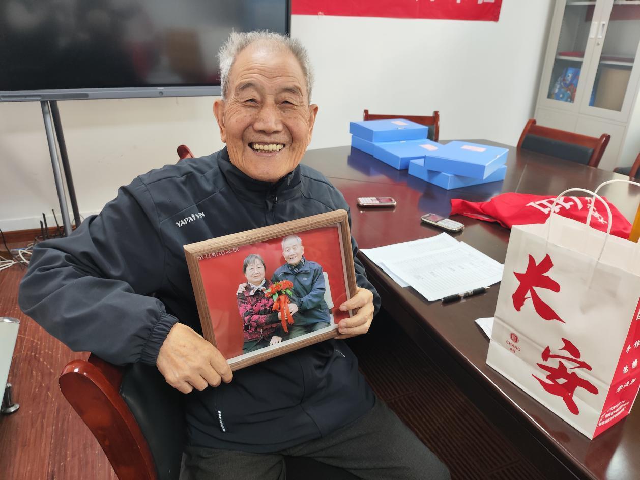 一碗粥、十年伴、一声妈&mdash;&mdash;西安西郊家政阿姨刘巧云，用扫帚和抹布为一个陌生老人的晚年撑起了一盏灯