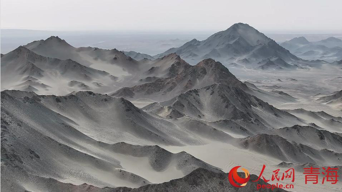 黑独山黑色雅丹地貌