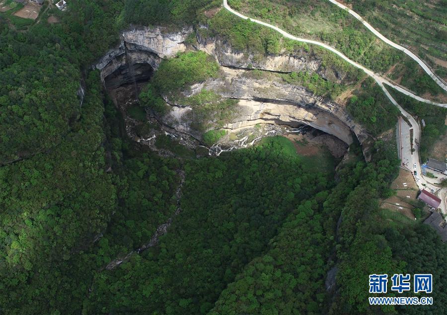 陕西这处天坑被藏了68万年，航拍画面终于流出