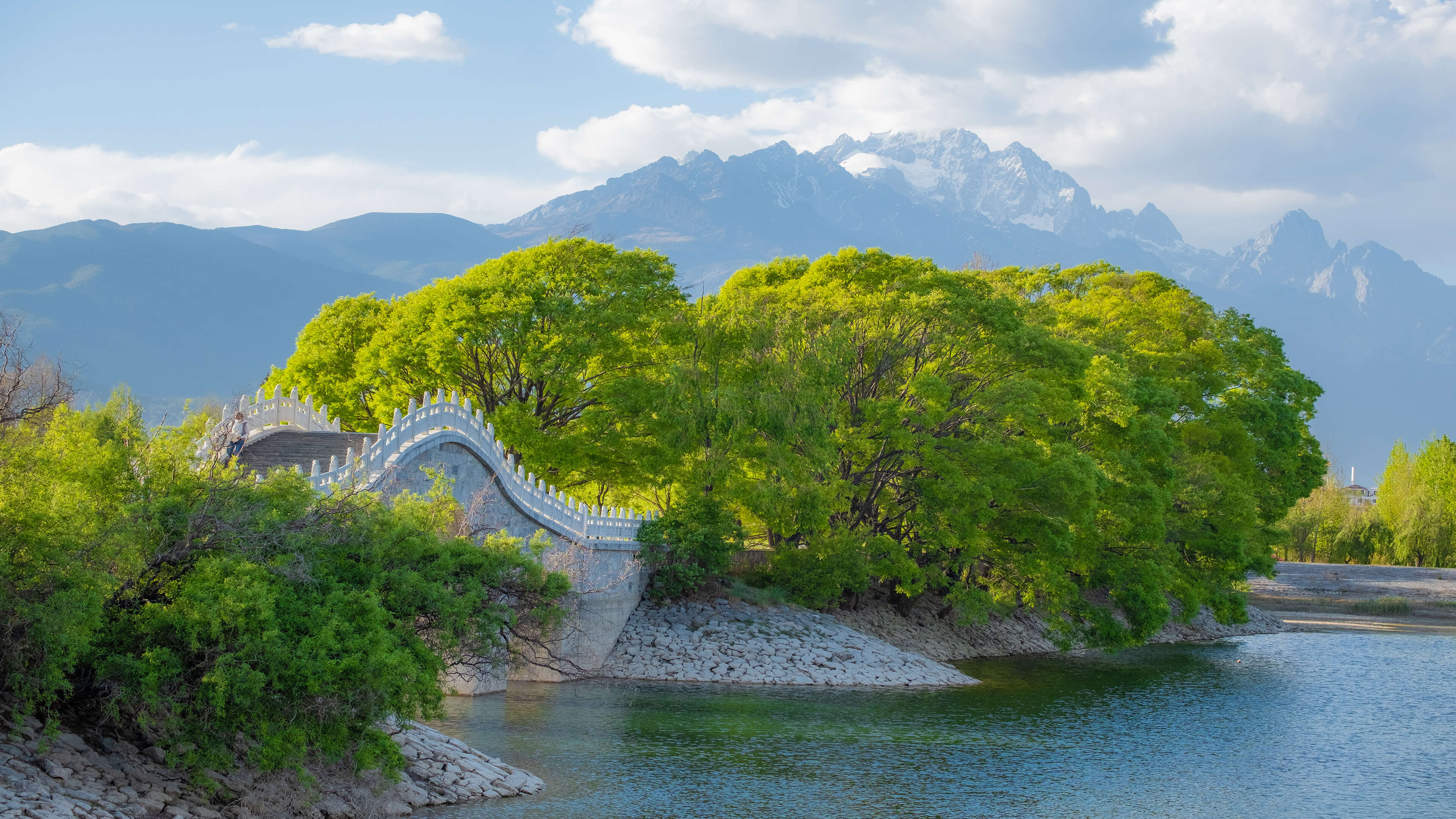 透明梦柯冰川全景