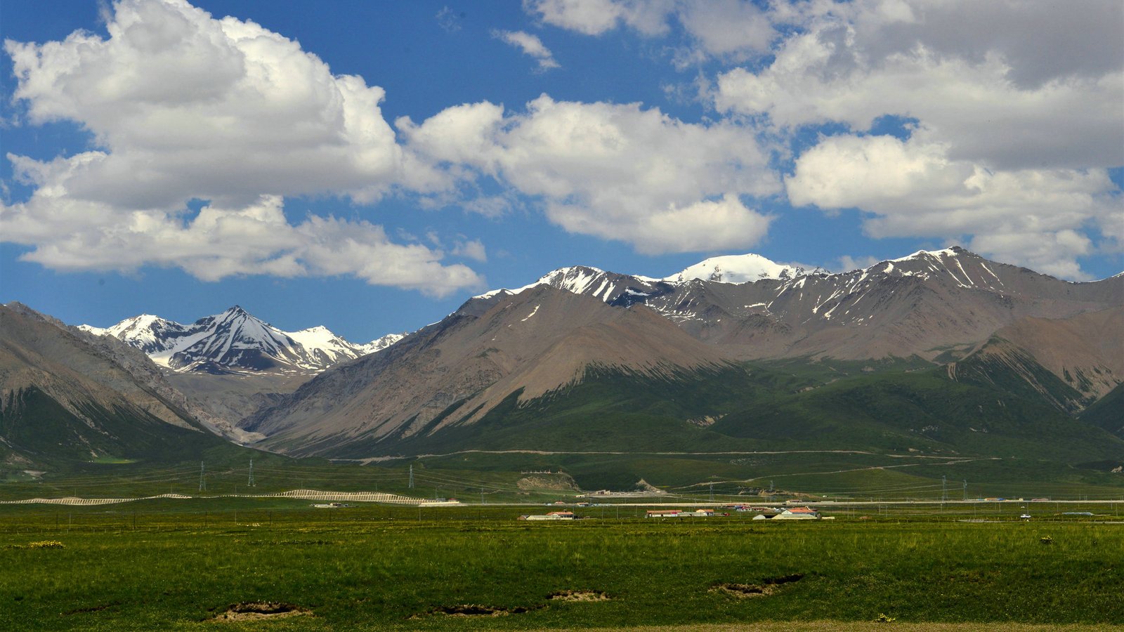 岗什卡雪峰全景