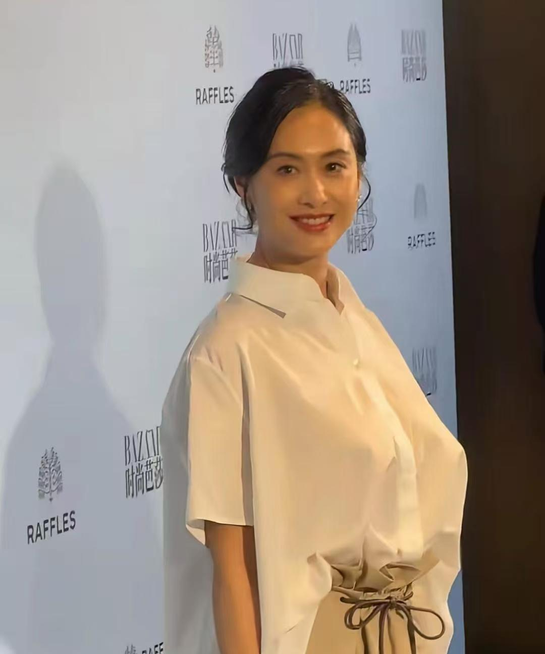 53岁朱茵生图热搜：岁月给了她勋章
